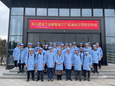 工业智能与系统集成实验班师生赴南京优倍智能工厂参观学习